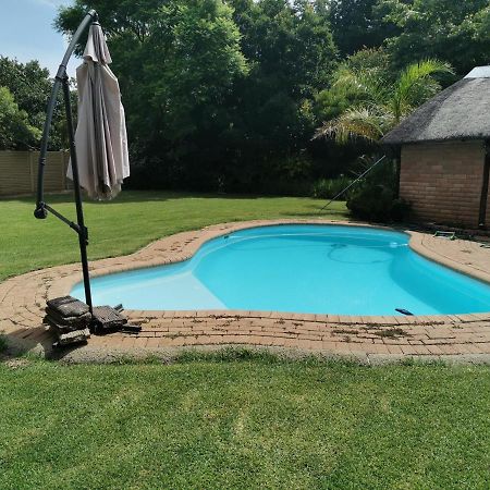 Gluckman Drive Guesthouse Welkom Esterno foto