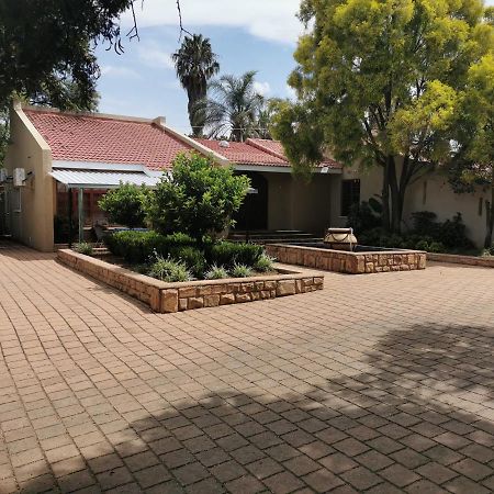 Gluckman Drive Guesthouse Welkom Esterno foto