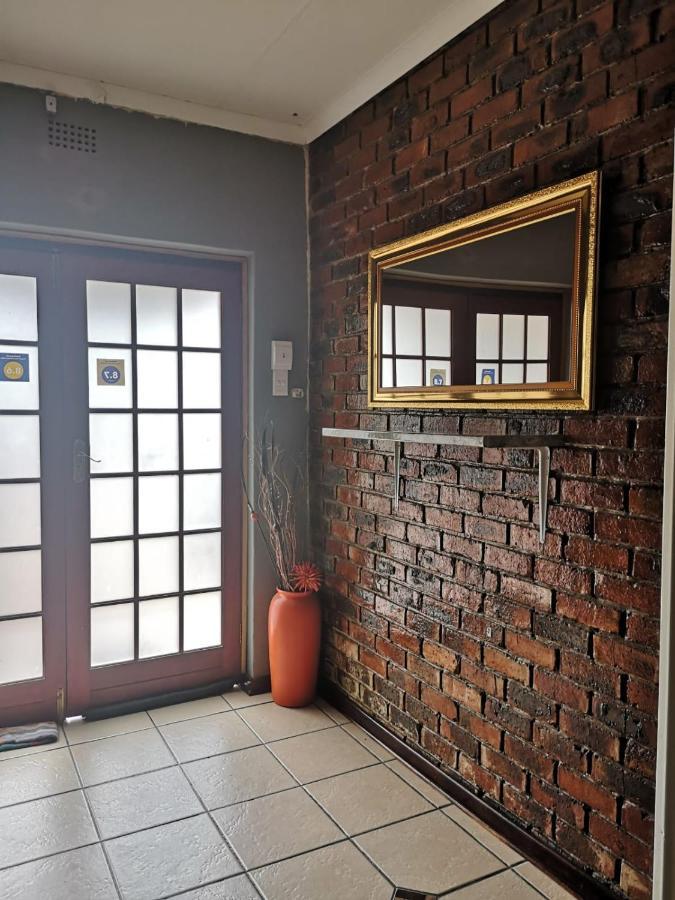 Gluckman Drive Guesthouse Welkom Esterno foto