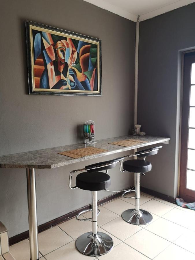 Gluckman Drive Guesthouse Welkom Esterno foto