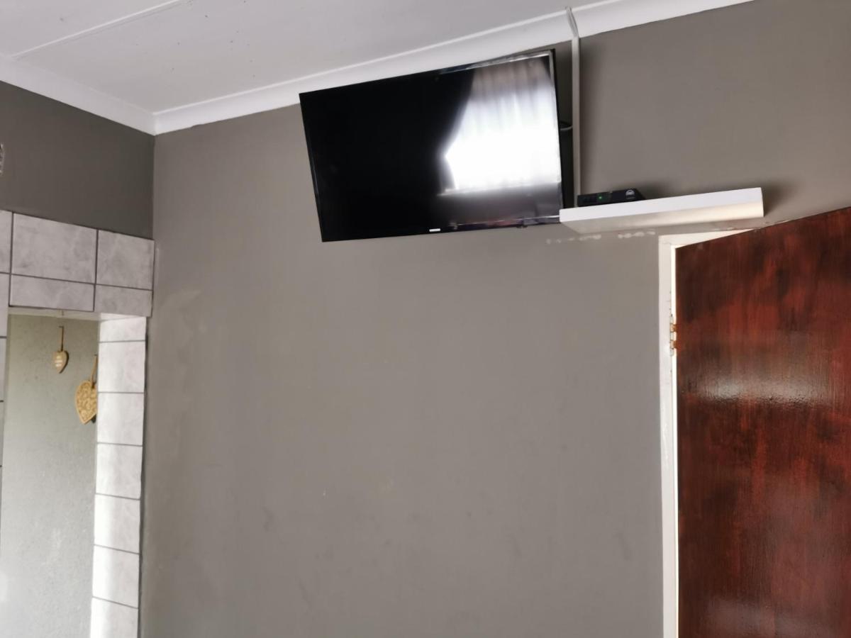 Gluckman Drive Guesthouse Welkom Esterno foto