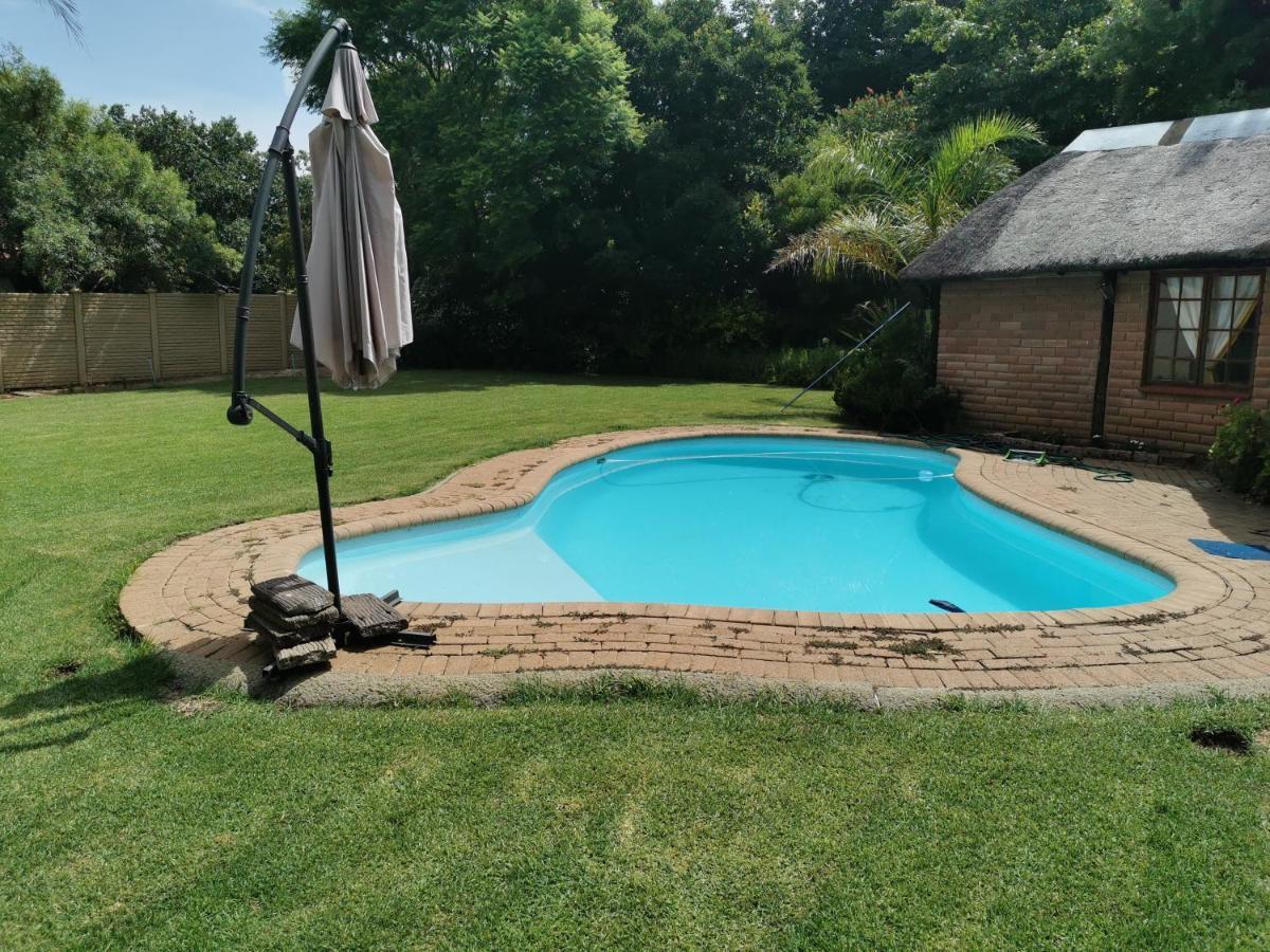 Gluckman Drive Guesthouse Welkom Esterno foto