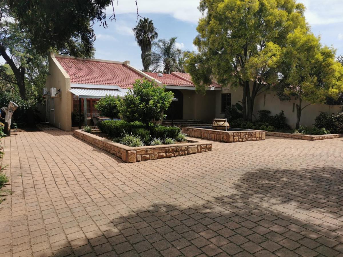 Gluckman Drive Guesthouse Welkom Esterno foto