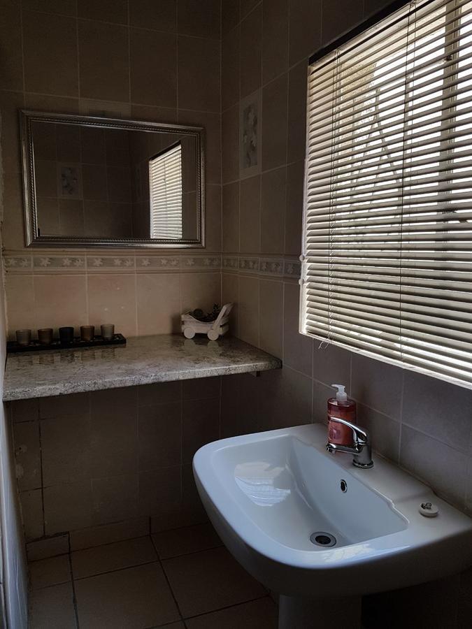 Gluckman Drive Guesthouse Welkom Esterno foto
