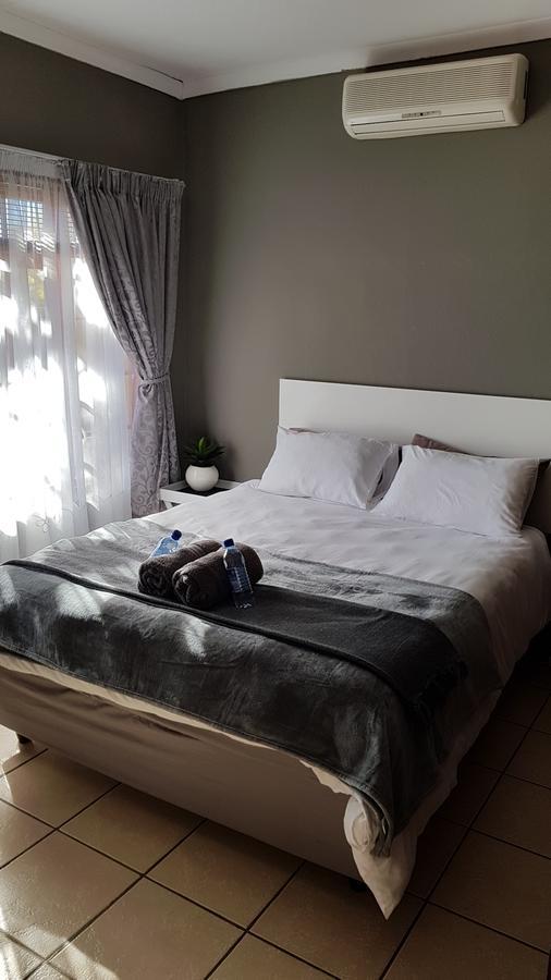 Gluckman Drive Guesthouse Welkom Esterno foto