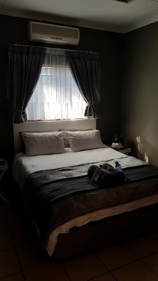 Gluckman Drive Guesthouse Welkom Esterno foto