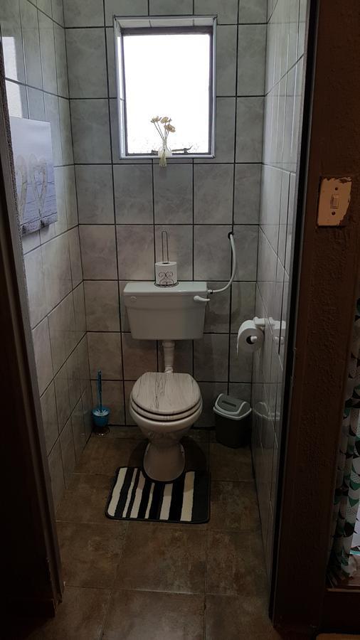 Gluckman Drive Guesthouse Welkom Esterno foto