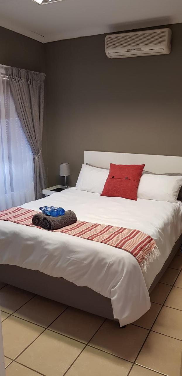 Gluckman Drive Guesthouse Welkom Esterno foto
